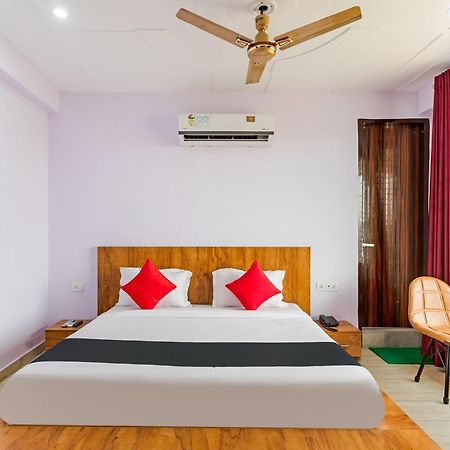 Capital O Harish Residency Hotel Gurgáon Kültér fotó