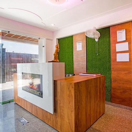 Capital O Harish Residency Hotel Gurgáon Kültér fotó
