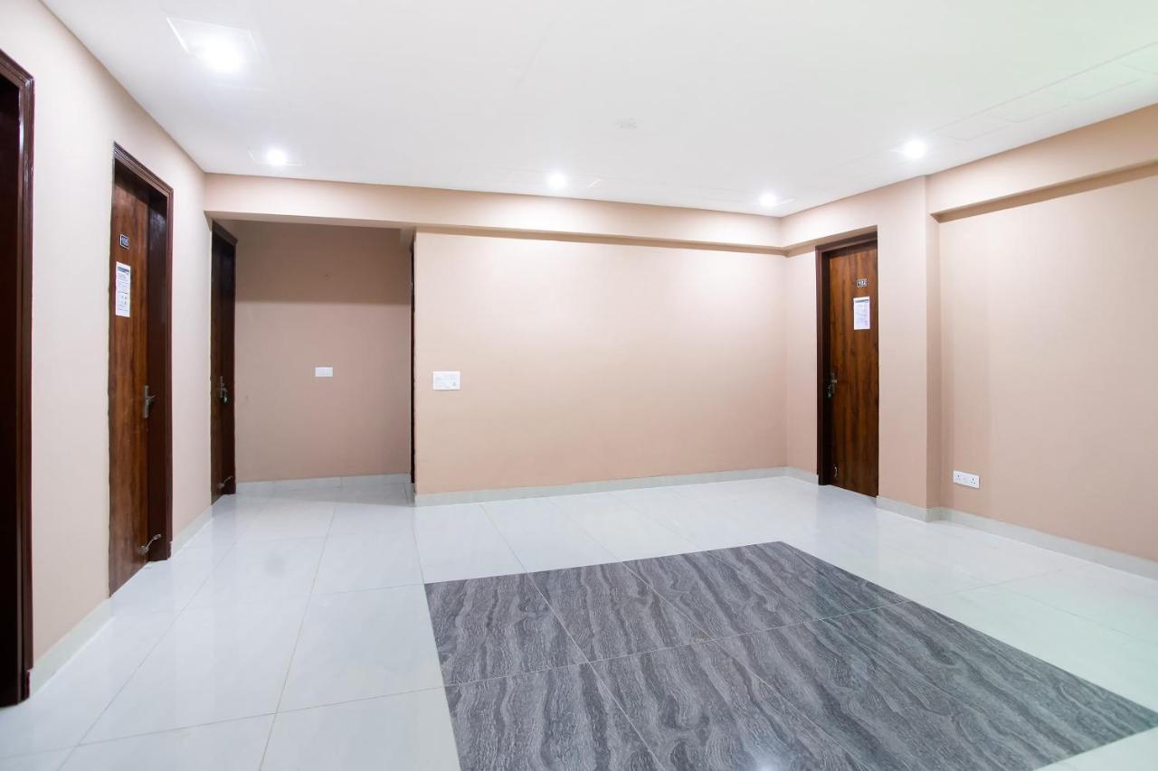 Capital O Harish Residency Hotel Gurgáon Kültér fotó