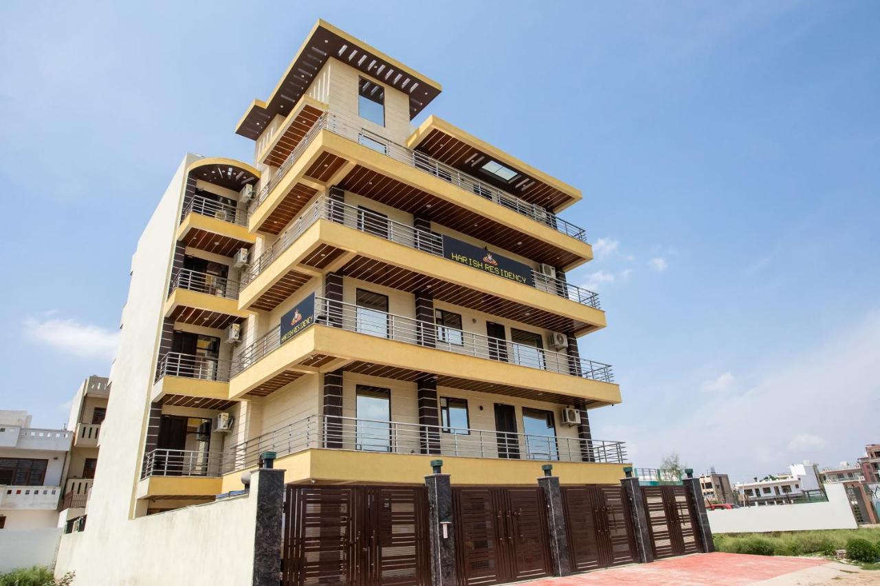 Capital O Harish Residency Hotel Gurgáon Kültér fotó