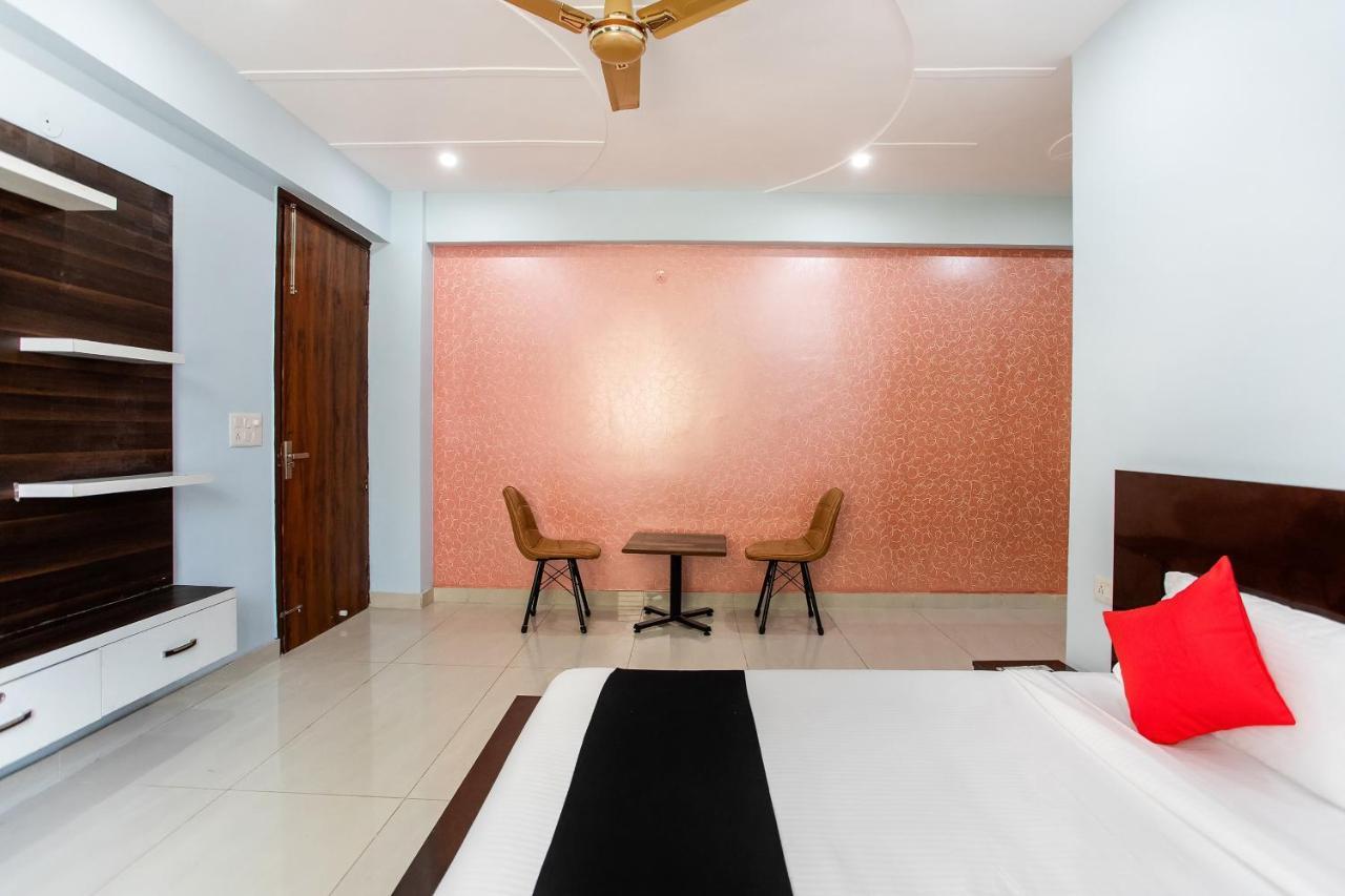 Capital O Harish Residency Hotel Gurgáon Kültér fotó