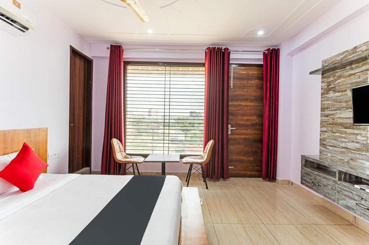 Capital O Harish Residency Hotel Gurgáon Kültér fotó