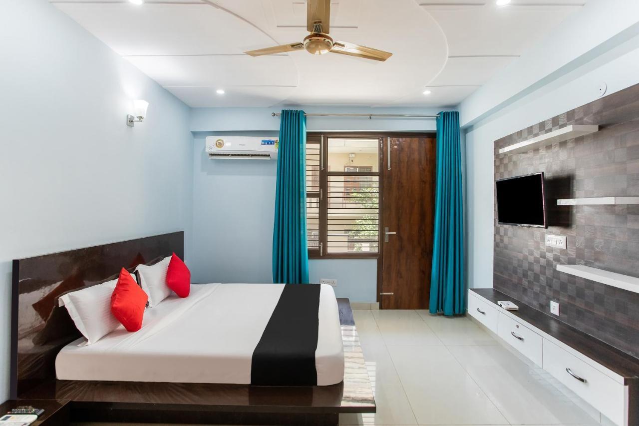 Capital O Harish Residency Hotel Gurgáon Kültér fotó