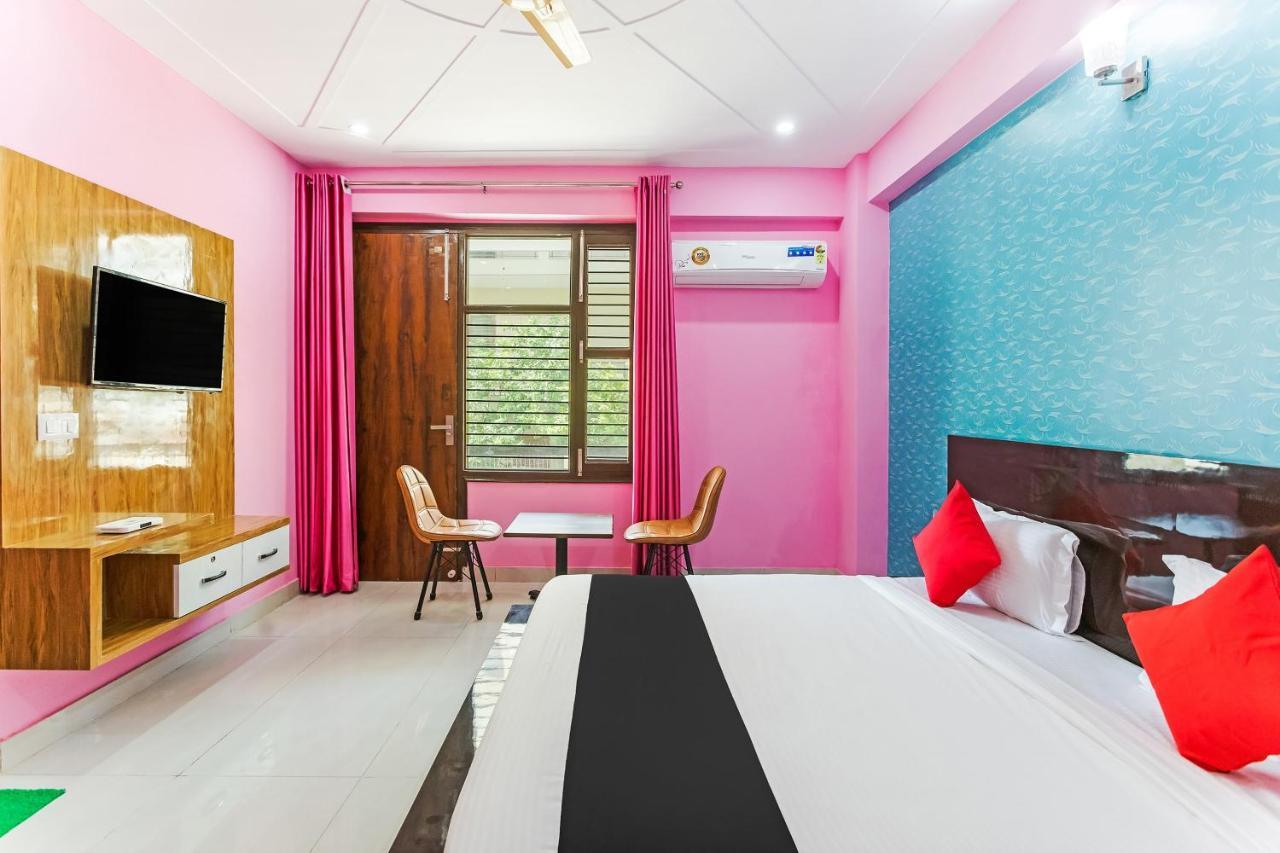 Capital O Harish Residency Hotel Gurgáon Kültér fotó