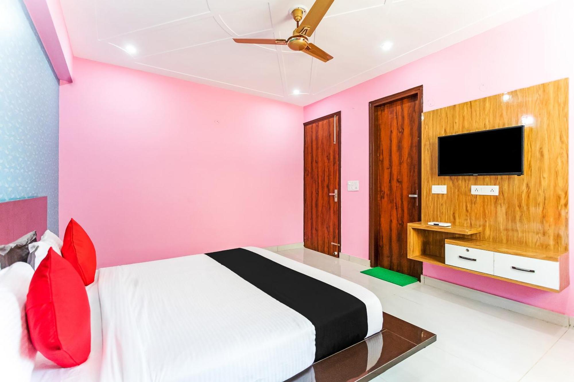Capital O Harish Residency Hotel Gurgáon Kültér fotó