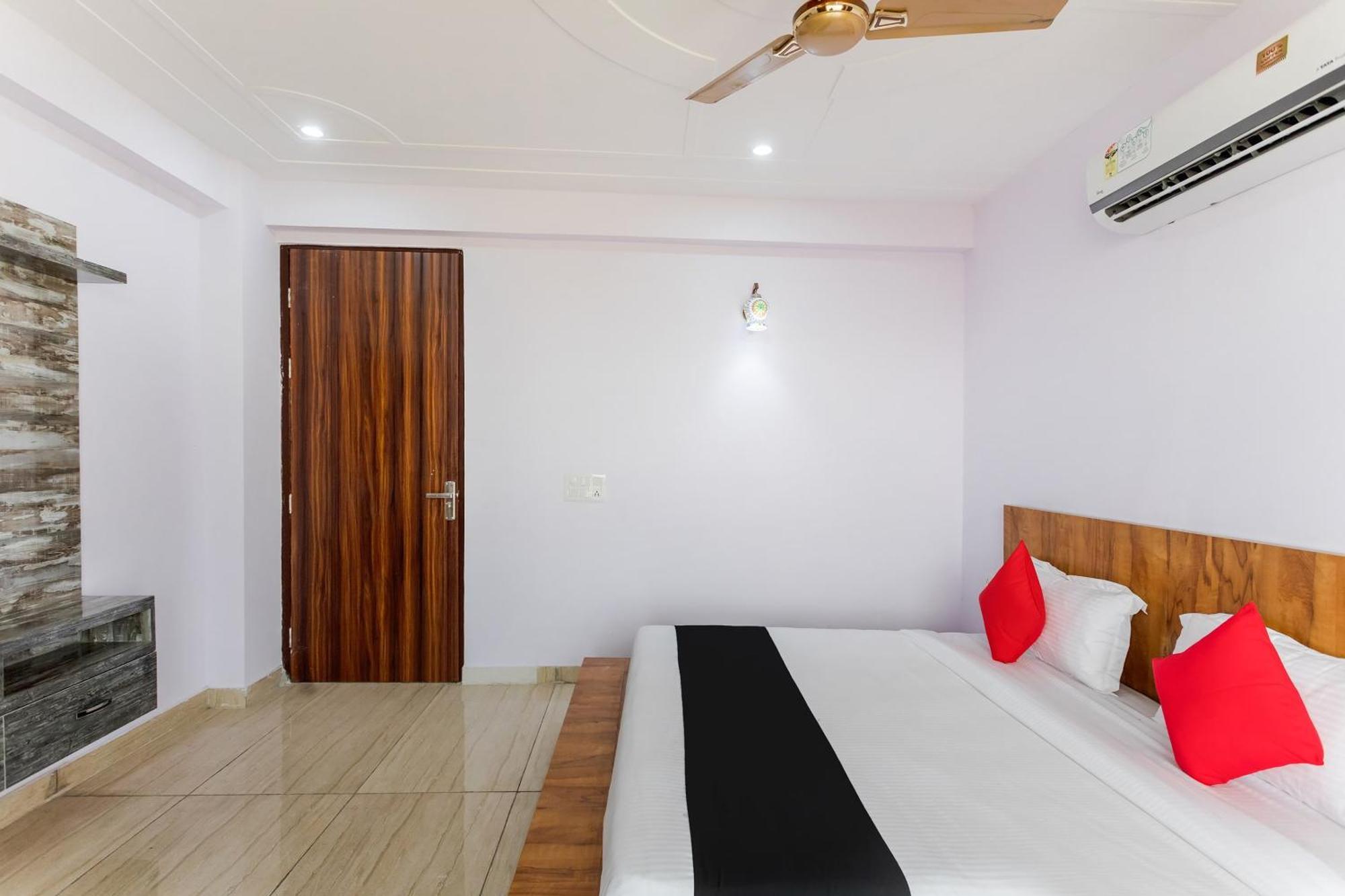 Capital O Harish Residency Hotel Gurgáon Kültér fotó