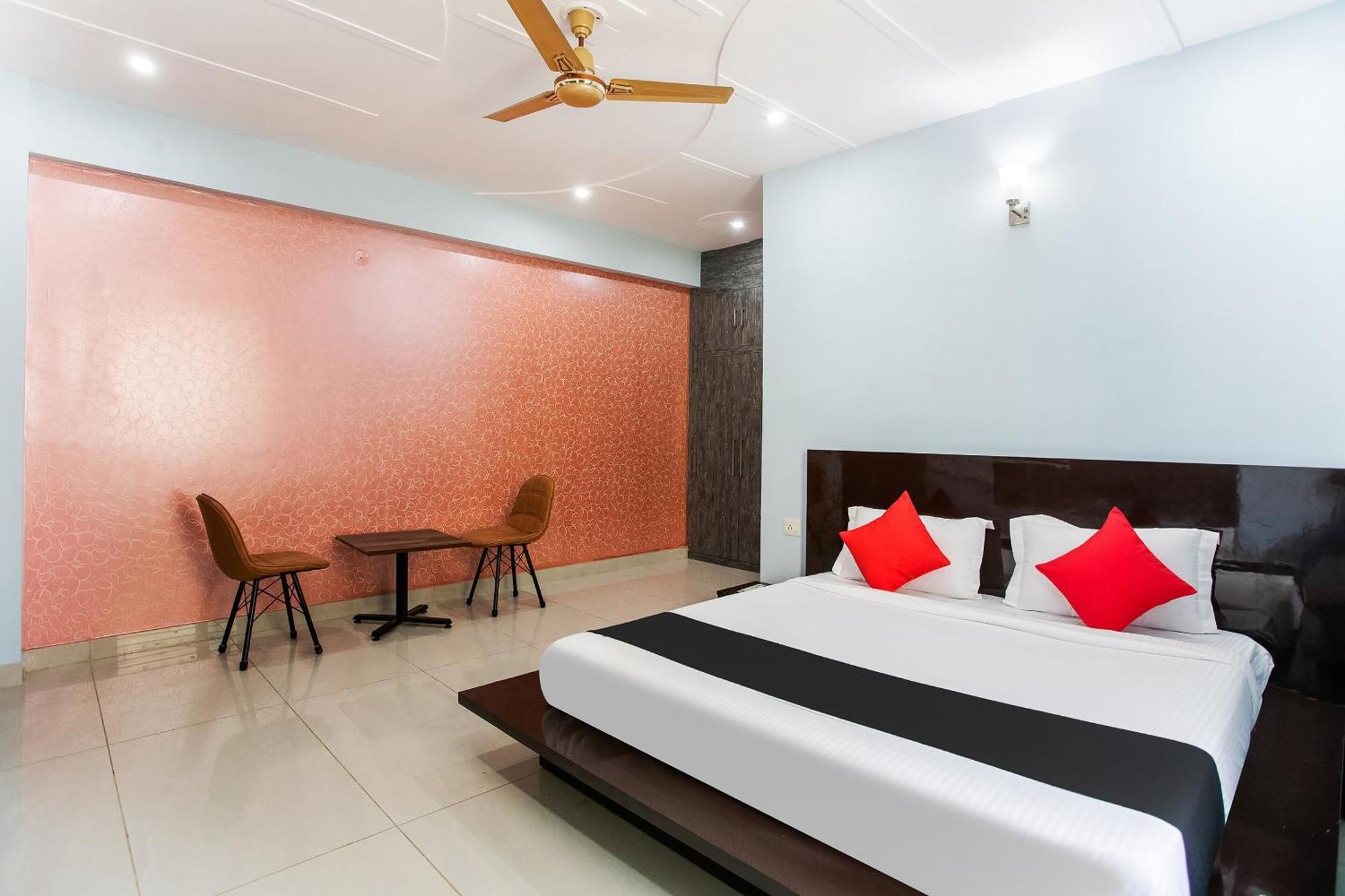 Capital O Harish Residency Hotel Gurgáon Kültér fotó